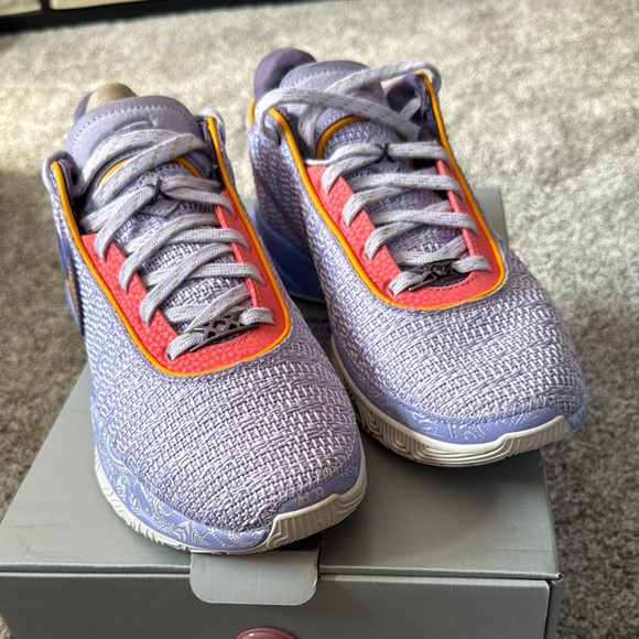 Nike LeBron xx violet frost/metallic gold size 8.5 men’s or 10 women’s - Picture 3 of 6